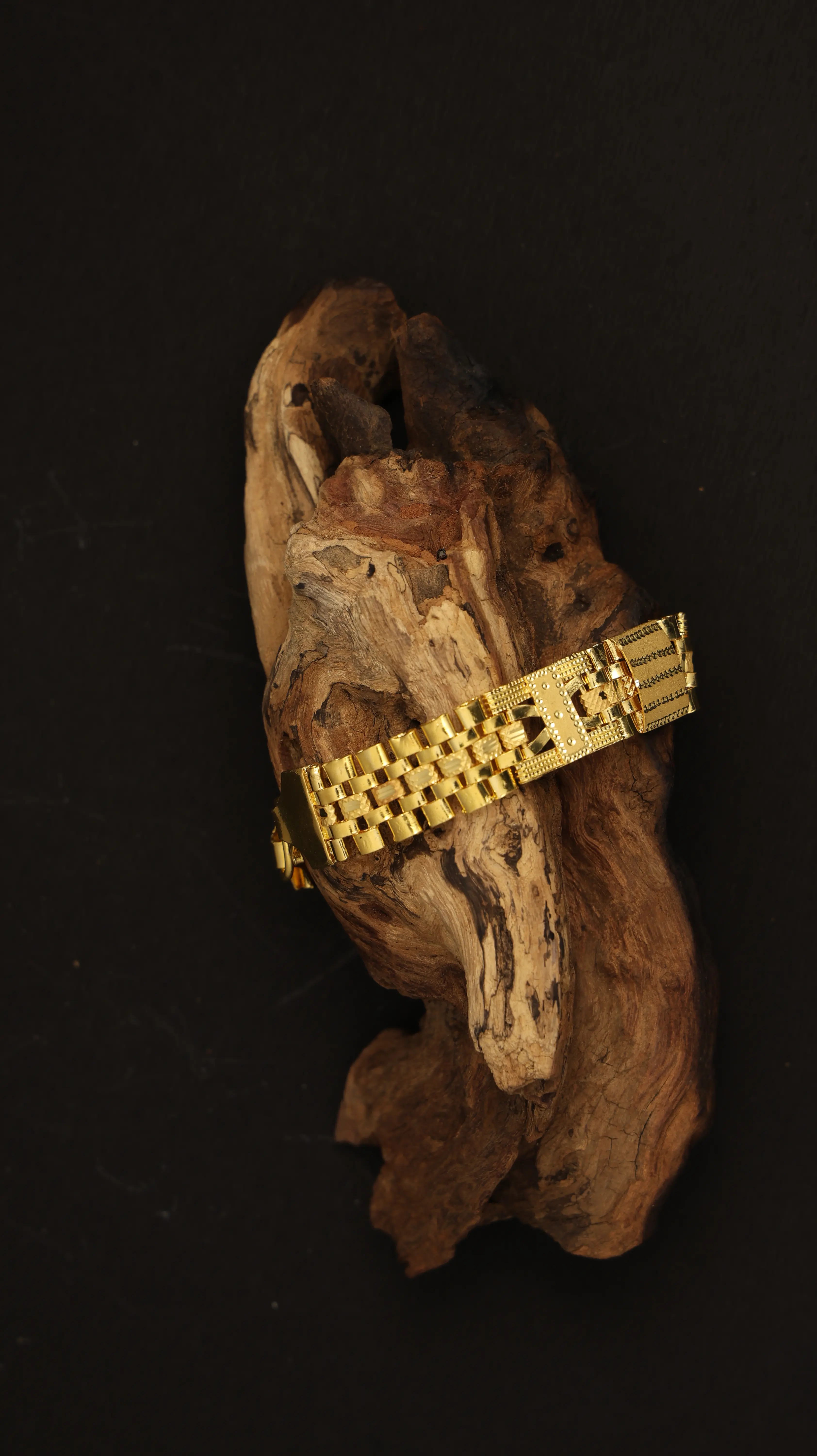 Titan Bold Gold Bracelet