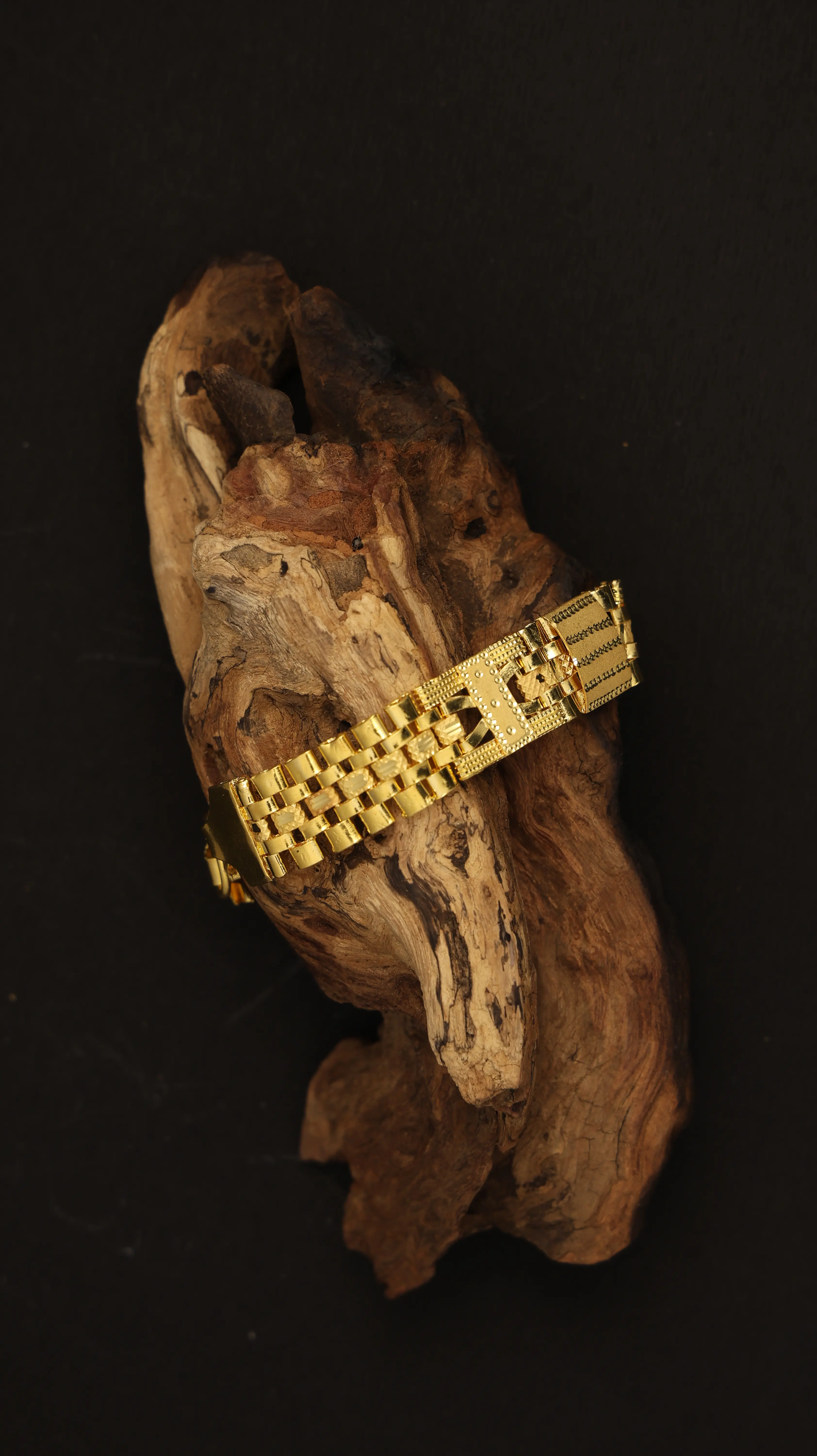 Titan Bold Gold Bracelet